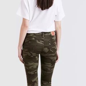 Camo Print 711 Levi’s skinny ankle jeans